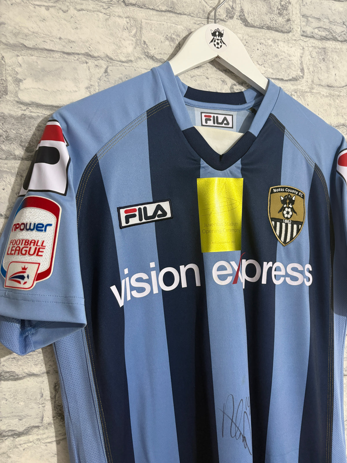 Notts County Away Shirt 2011 / 2012 v Juventus Small