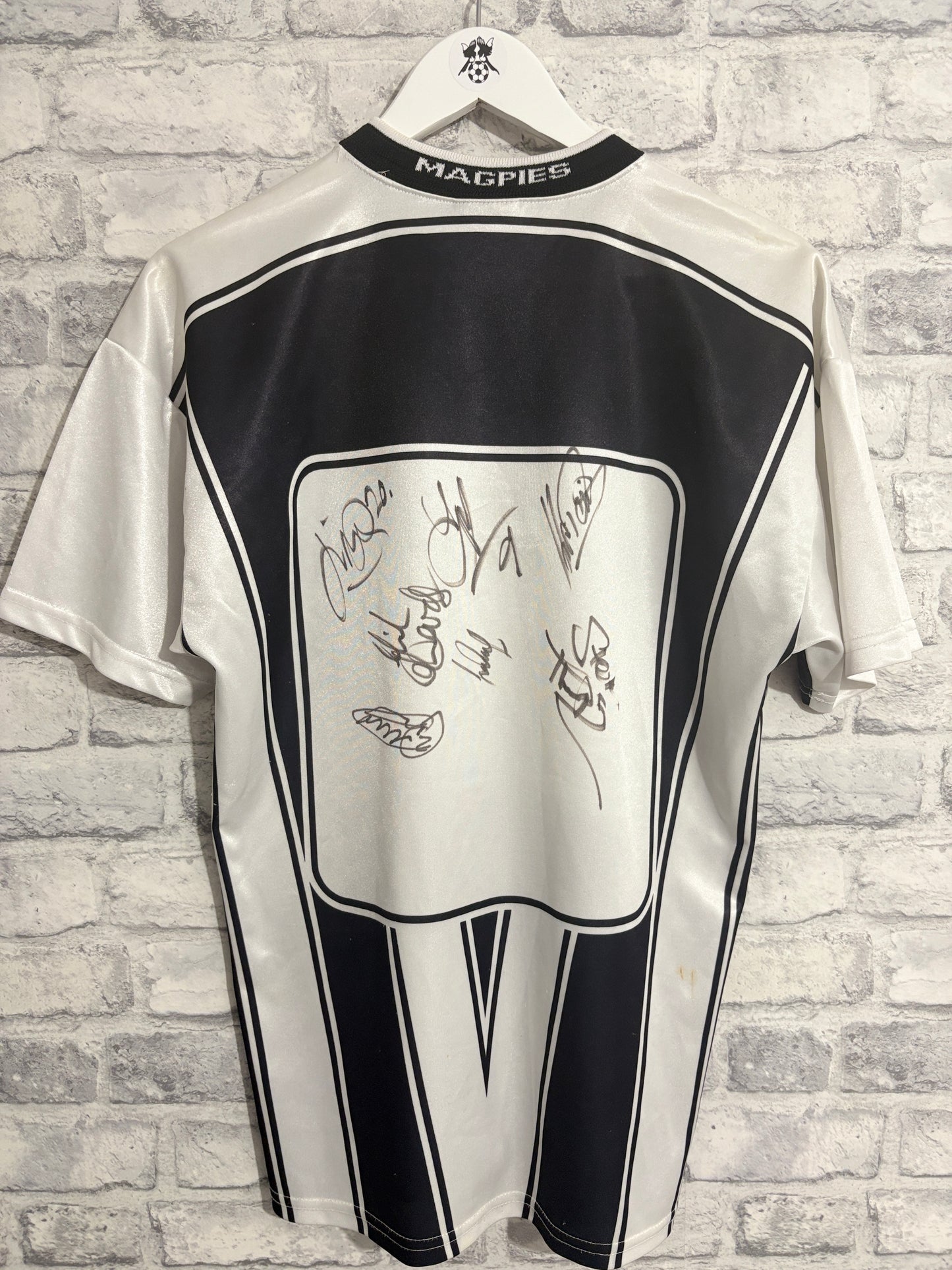 Notts County Home Shirt 2004 / 2005 Small (Signed)