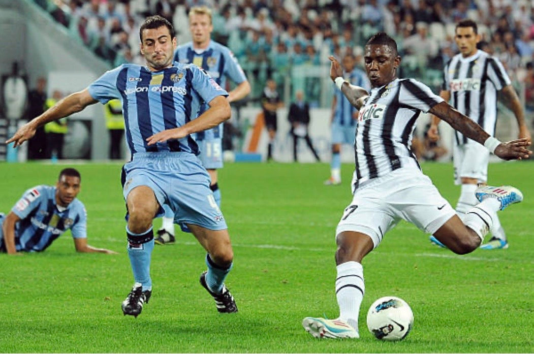Notts County Away Shirt 2011 / 2012 v Juventus XXL