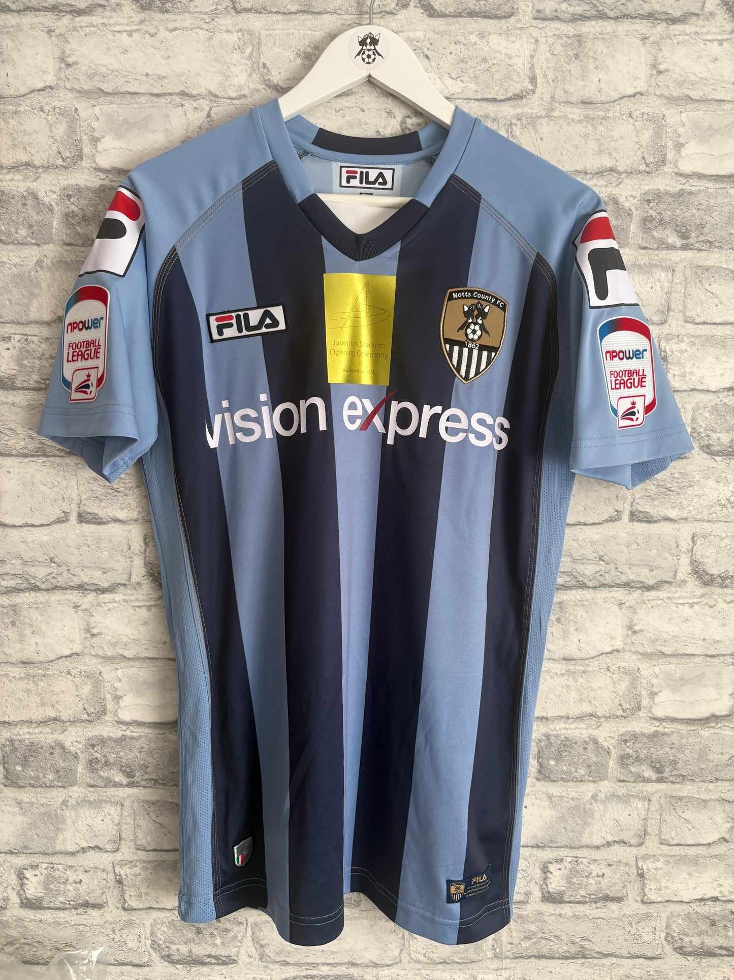 Notts County Away Shirt 2011 / 2012 v Juventus Small