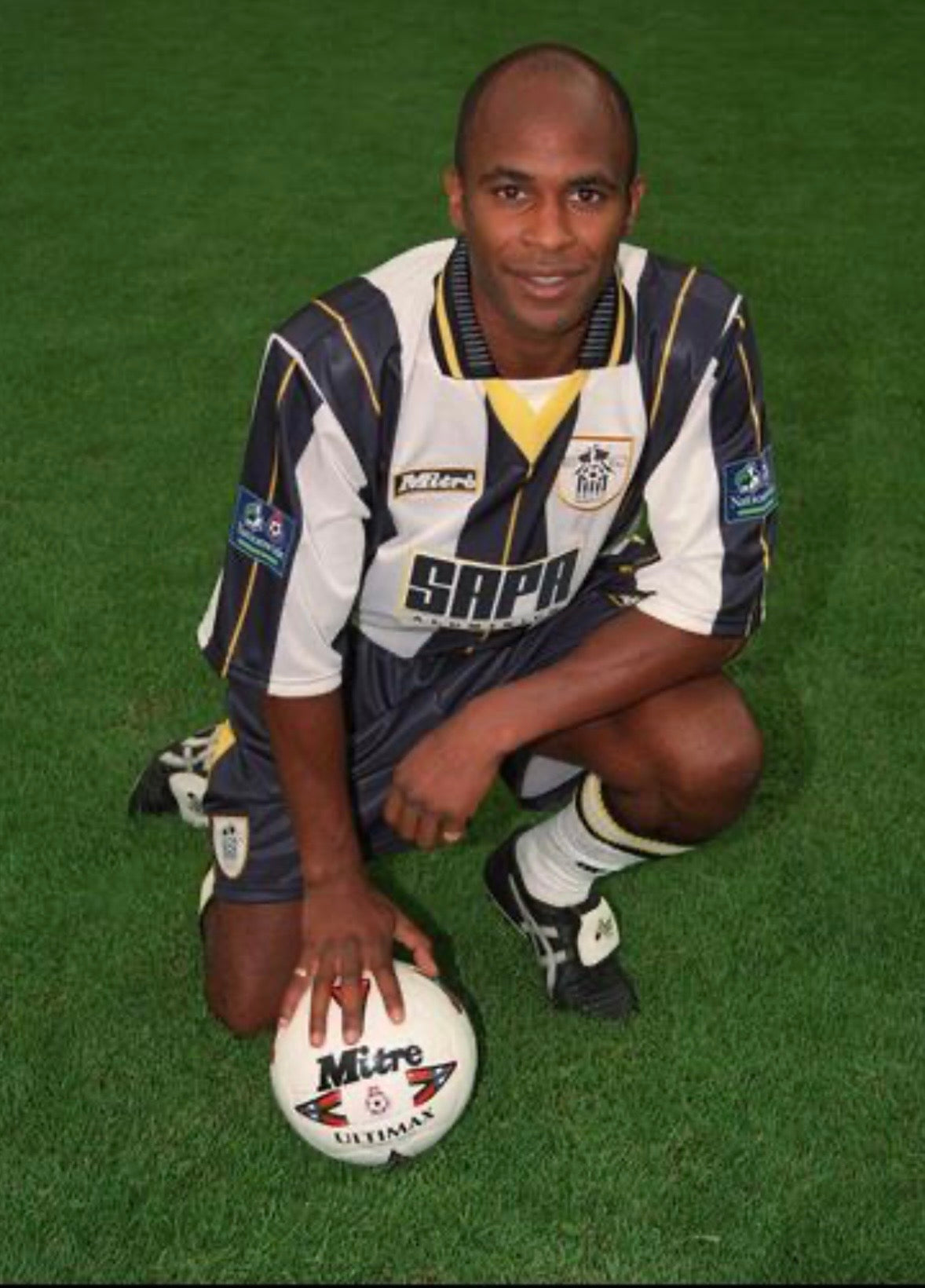 Notts County Home Shirt 1996 / 1997 Medium