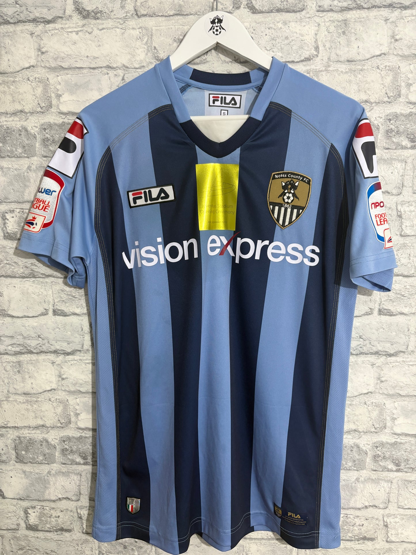 Notts County Away Shirt 2011 / 2012 v Juventus Small
