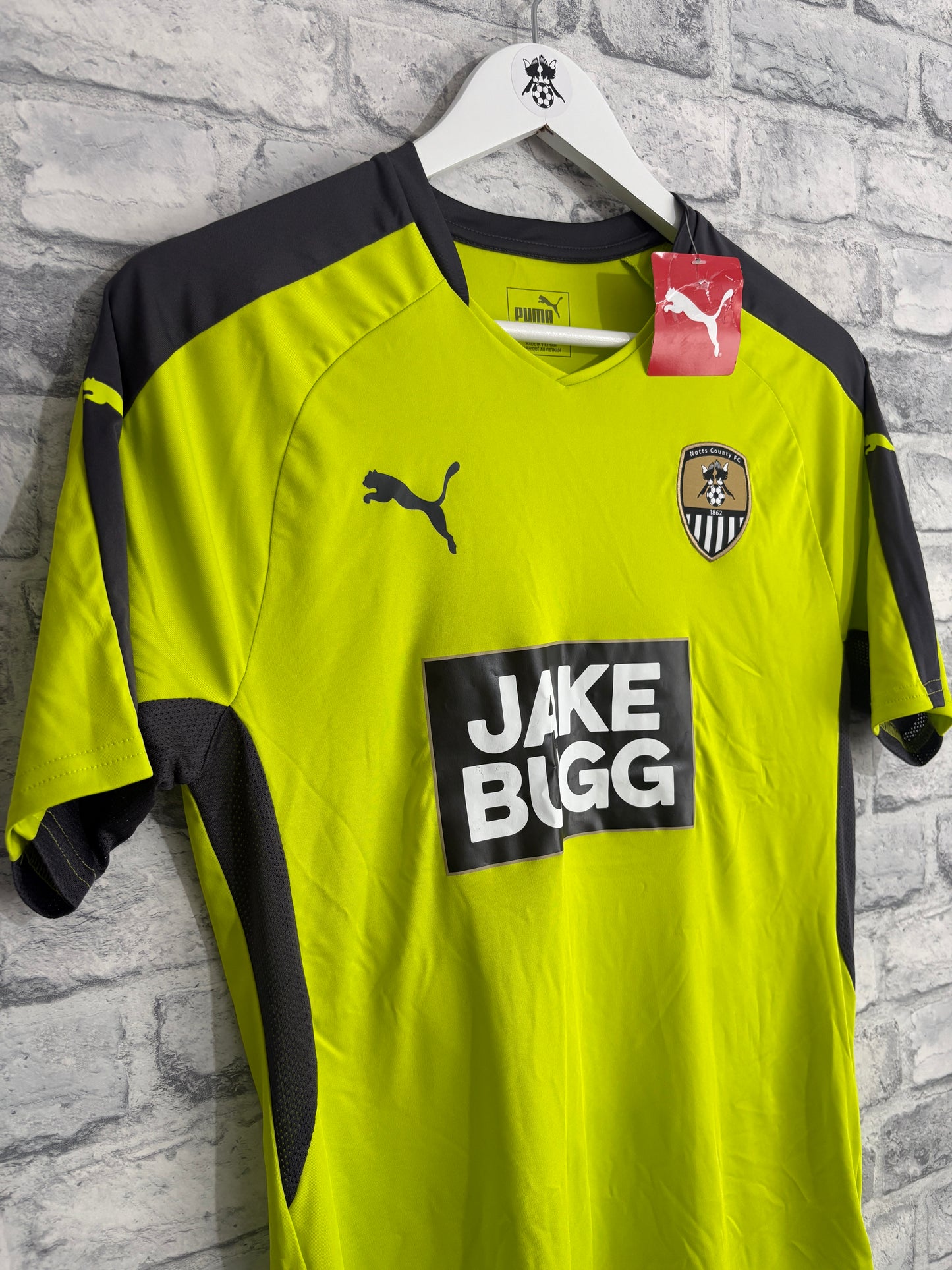 Notts County Away Shirt 2017 / 2018 Medium (New)